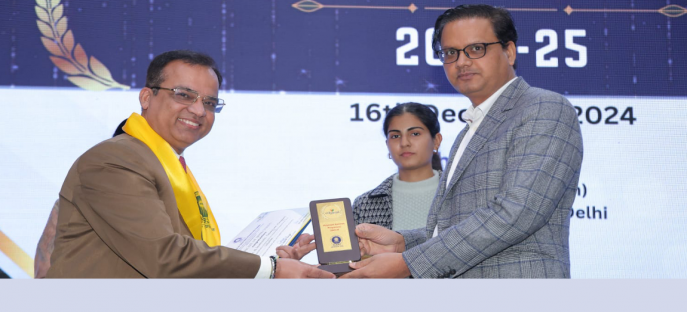 <p><span style="color: rgb(128, 0, 0); font-size: 12px">Award received by Shri. Gunjan  Gandhi, JD for extra ordinary contribution in Vidyanjali Programme as a volunteer.</span></p>